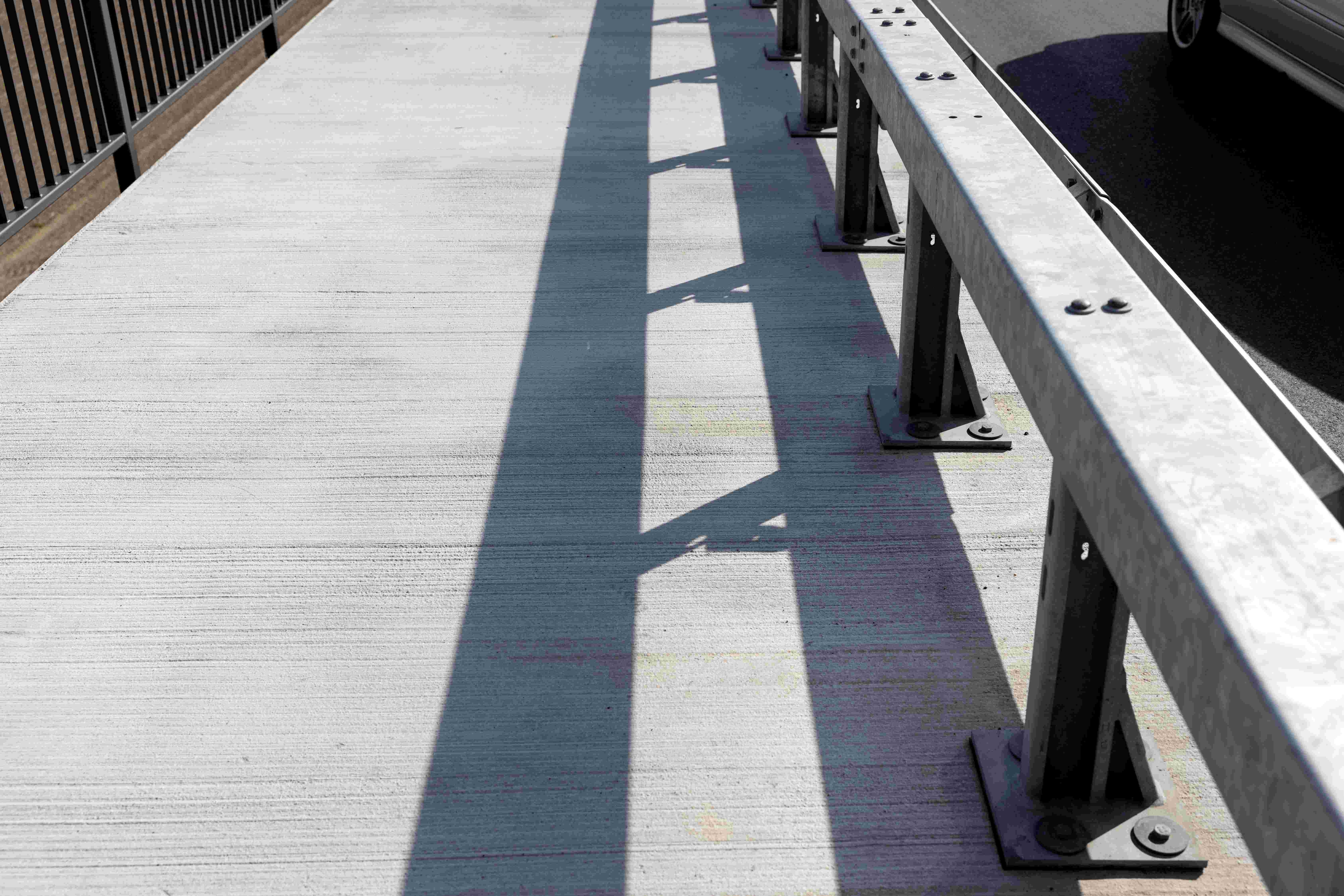 Der fertige Fahrrad- und Fußgängerweg der Xaver-Hafner-Brücke.